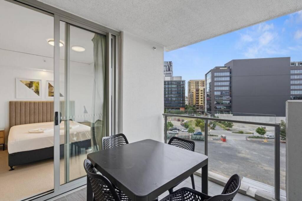 Lovely 2- Bedroom Rental Unit With Free Parking Brisbane Bagian luar foto
