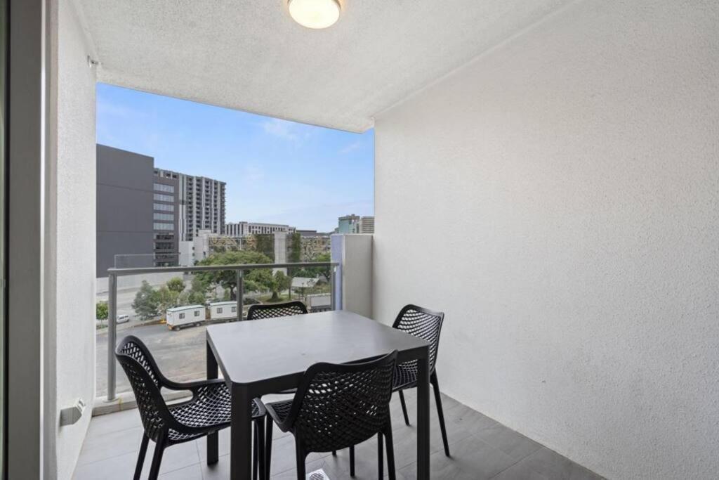 Lovely 2- Bedroom Rental Unit With Free Parking Brisbane Bagian luar foto